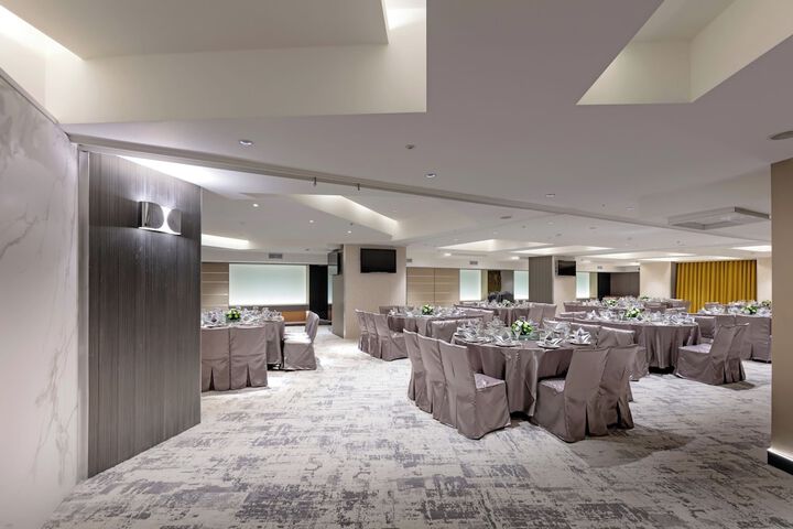 Ballroom/Hall 89 of 93