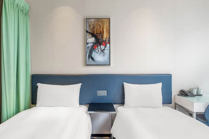Room 44 of 162