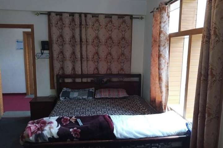Burj-E-Alam Hotel