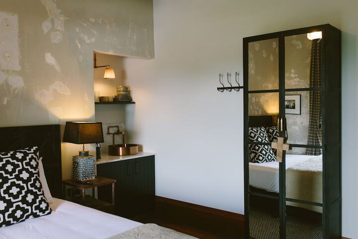 Room 28 of 61