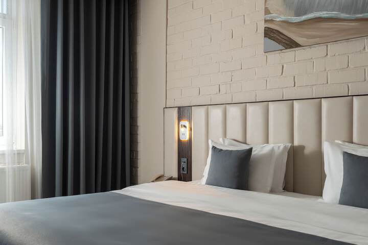 Room 7 of 28