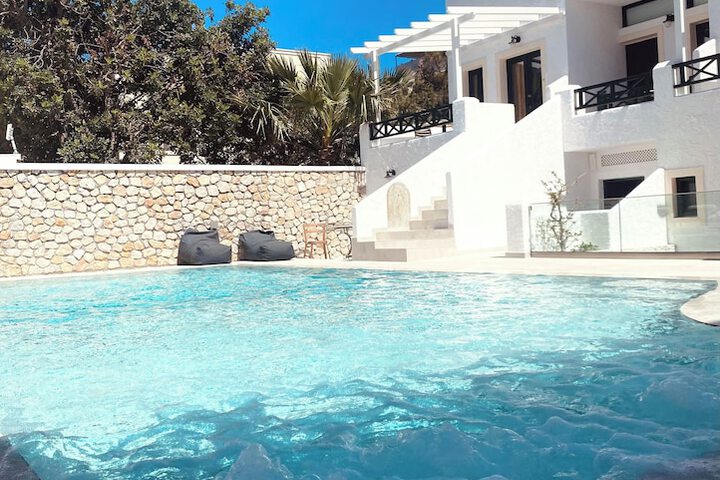 Hotel with Pool