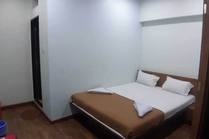 Room 21 of 32