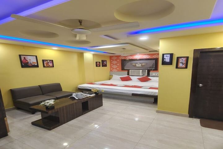 Room 9 of 19