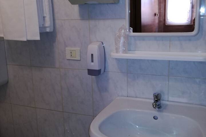 Room 43 of 60