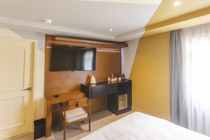 Room 27 of 42