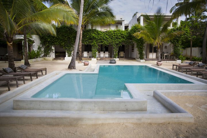 Pool 18 of 33