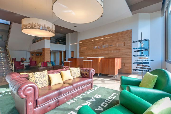 Entrance & Lobby