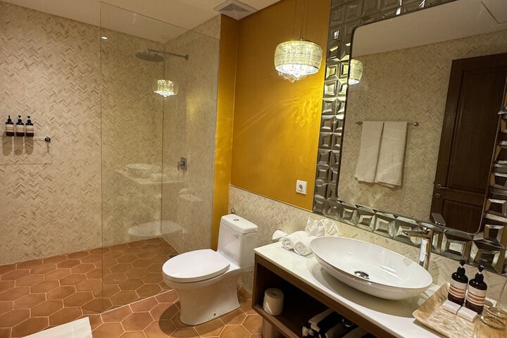 Room 15 of 40