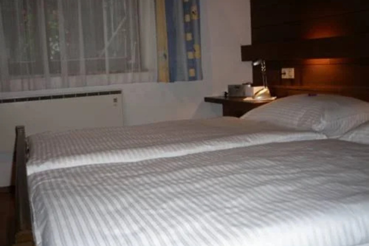 Room 2 of 14