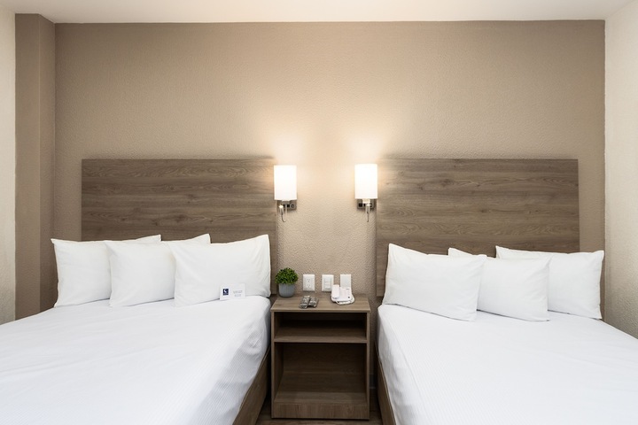 Hotel Mesaluna Short & Long Stay