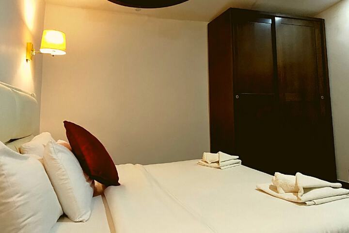 Room 35 of 68