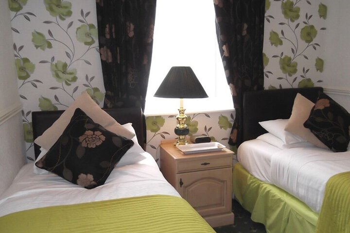 Room 14 of 18