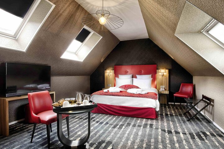 Room 15 of 90