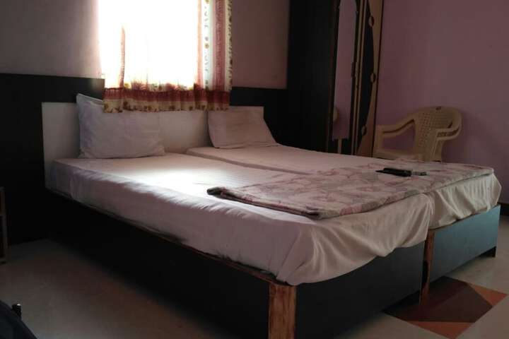 Room 8 of 11