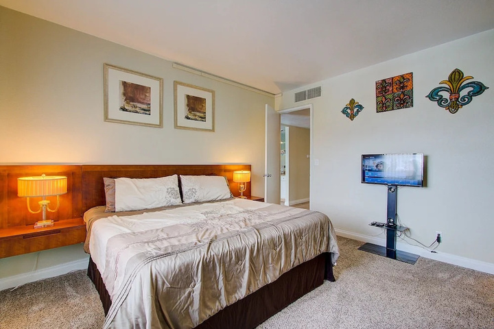 Room 6 of 23