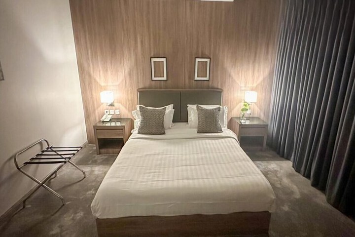 Room 14 of 30