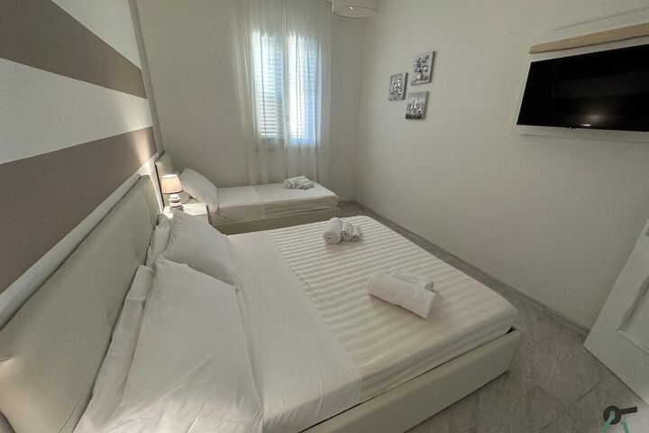 Room 5 of 12
