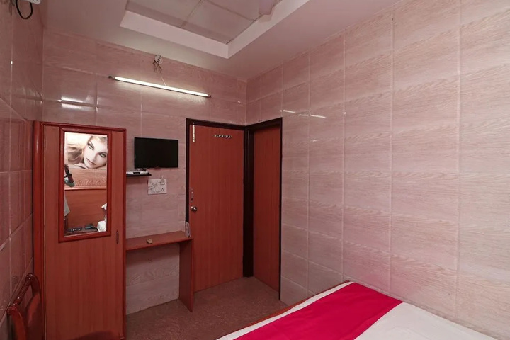 Room 7 of 11