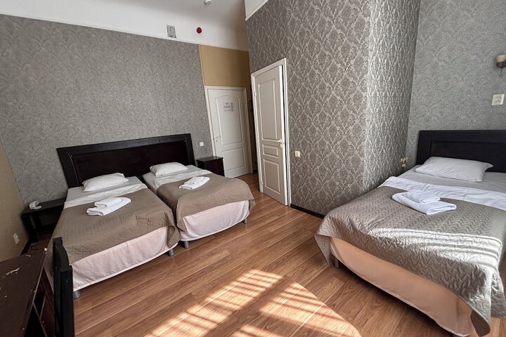 Room 169 of 272