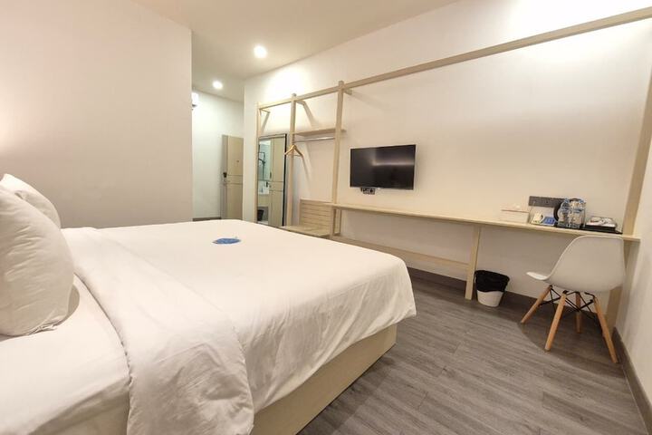 Room 9 of 24