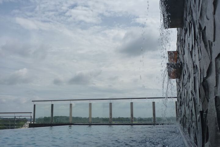 Hotel Pool