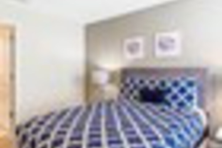 Room 32 of 216