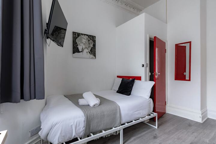 Room 47 of 146