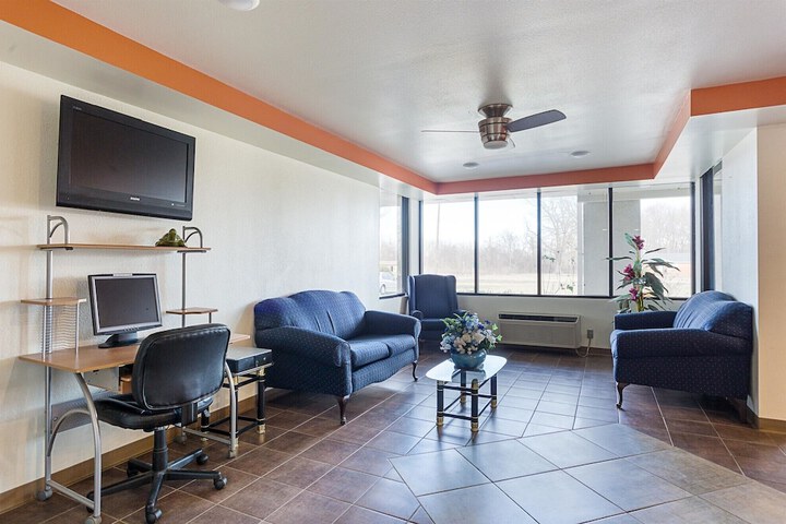 Business Center 29 of 36