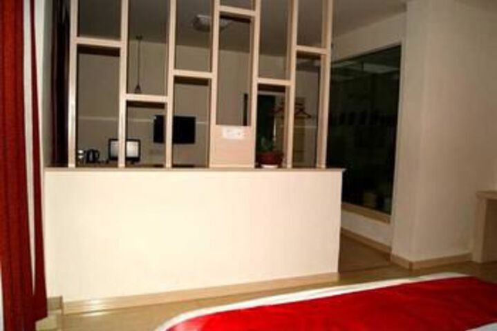 Room 15 of 35
