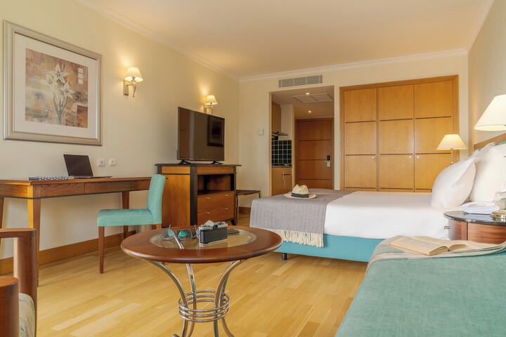 Room 30 of 411