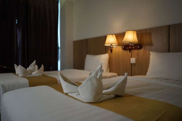 Room 10 of 37