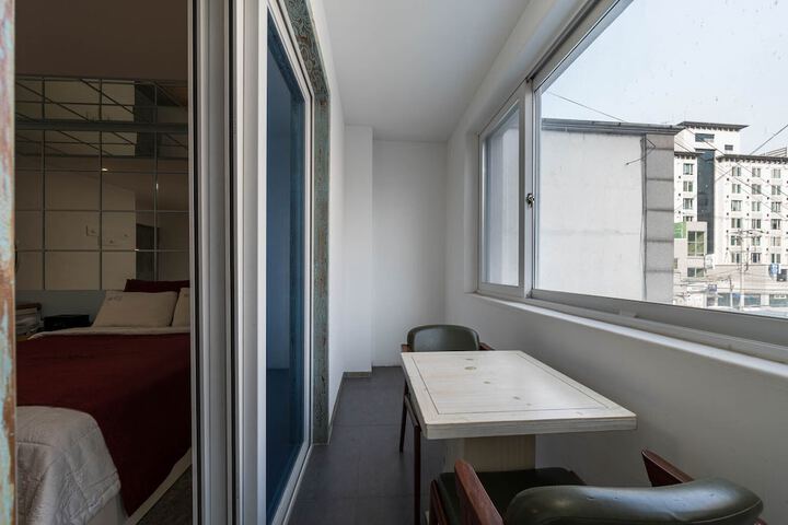 Room 11 of 42