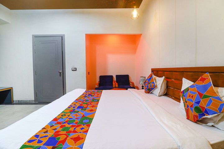 Room 17 of 33