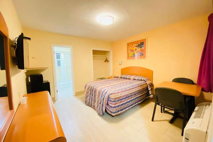 Room 10 of 27