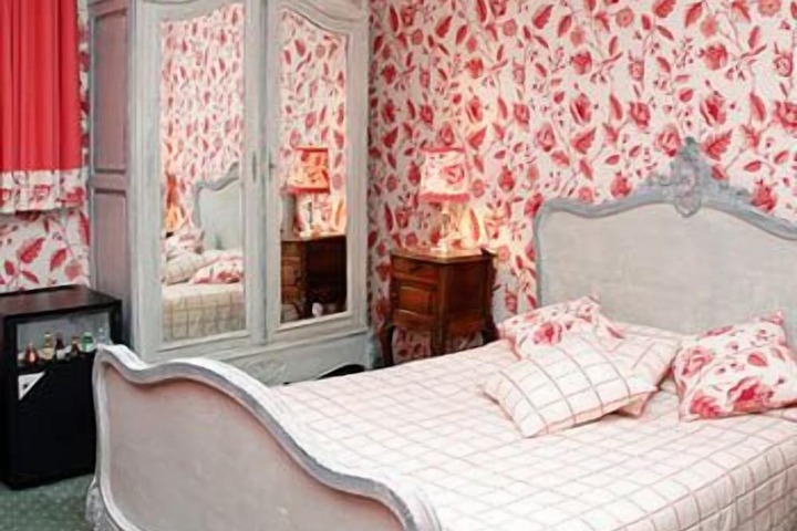 Room 9 of 40