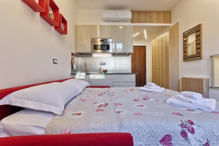 Room 13 of 22
