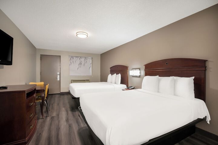 Standard Room, King or Two Doubles (5 of 9)
