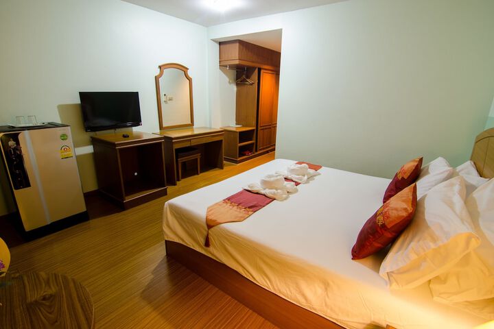 Room 4 of 27