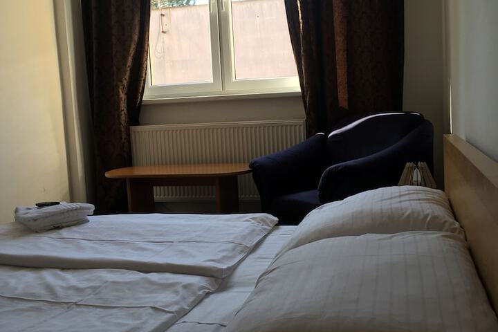 Room 11 of 106