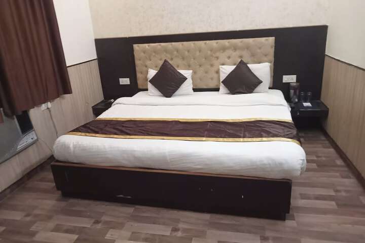 Room 15 of 25