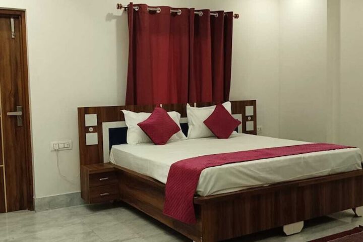 Room 10 of 25
