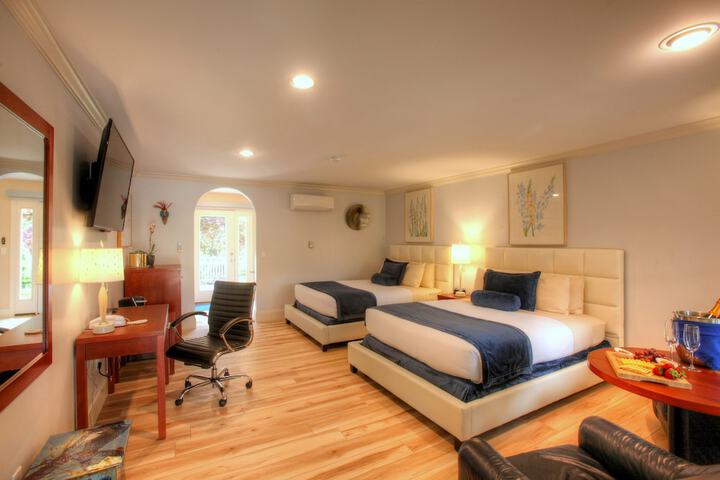 Room 8 of 100