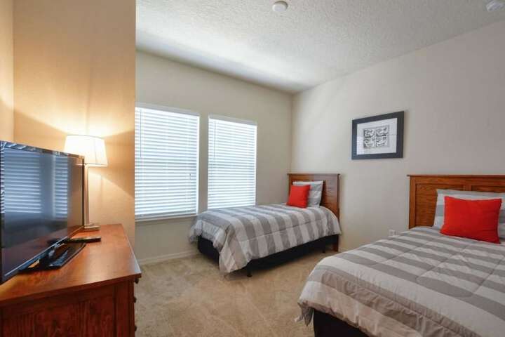 Room 8 of 33