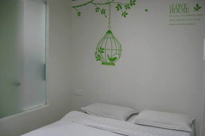 Room 9 of 21