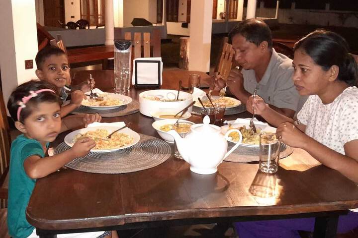 Dining 18 of 32