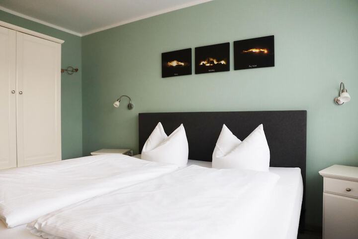 Room 8 of 35