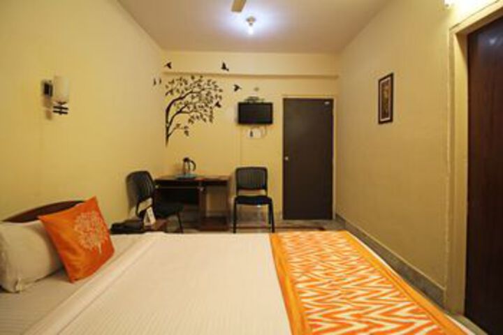 Room 12 of 16