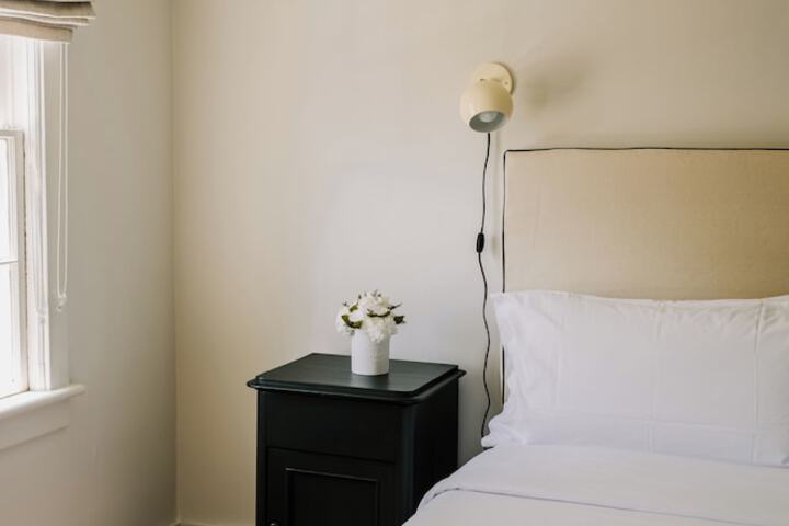Room 4 of 43