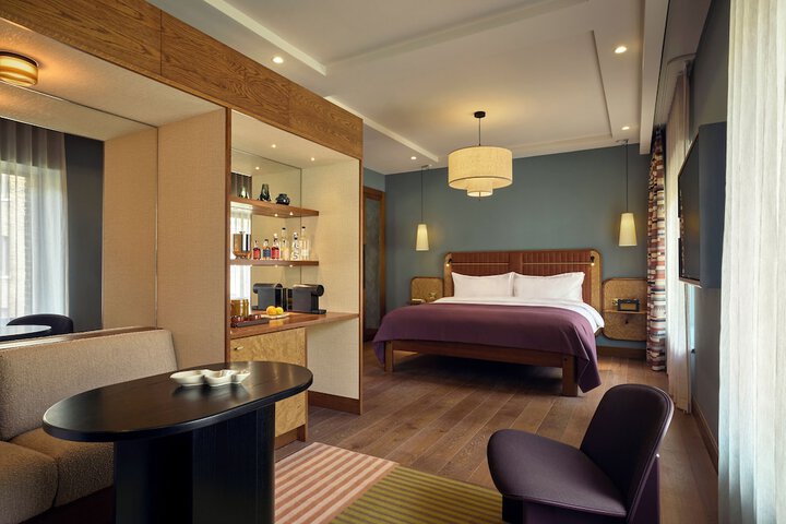 Room 33 of 66
